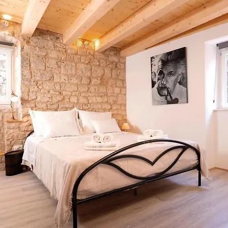 Golubica * Stari Grad (Hvar)